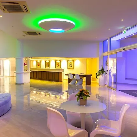 丽曼纳基海滩酒店 4*